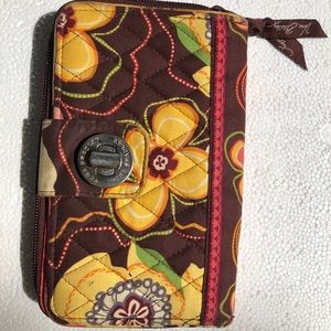 VERA BRADLEY Wallet
Pattern: Buttercup